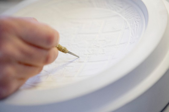 Engraving the plaster form for the Christmas plates