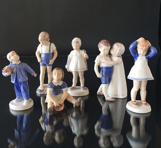 Cheap figurines of children
